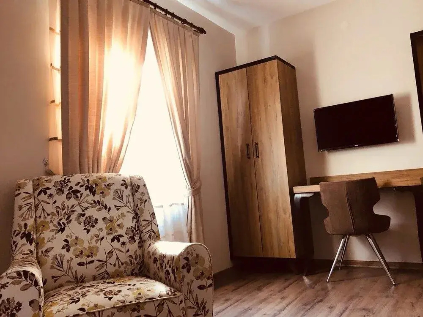 Suvari Hotel