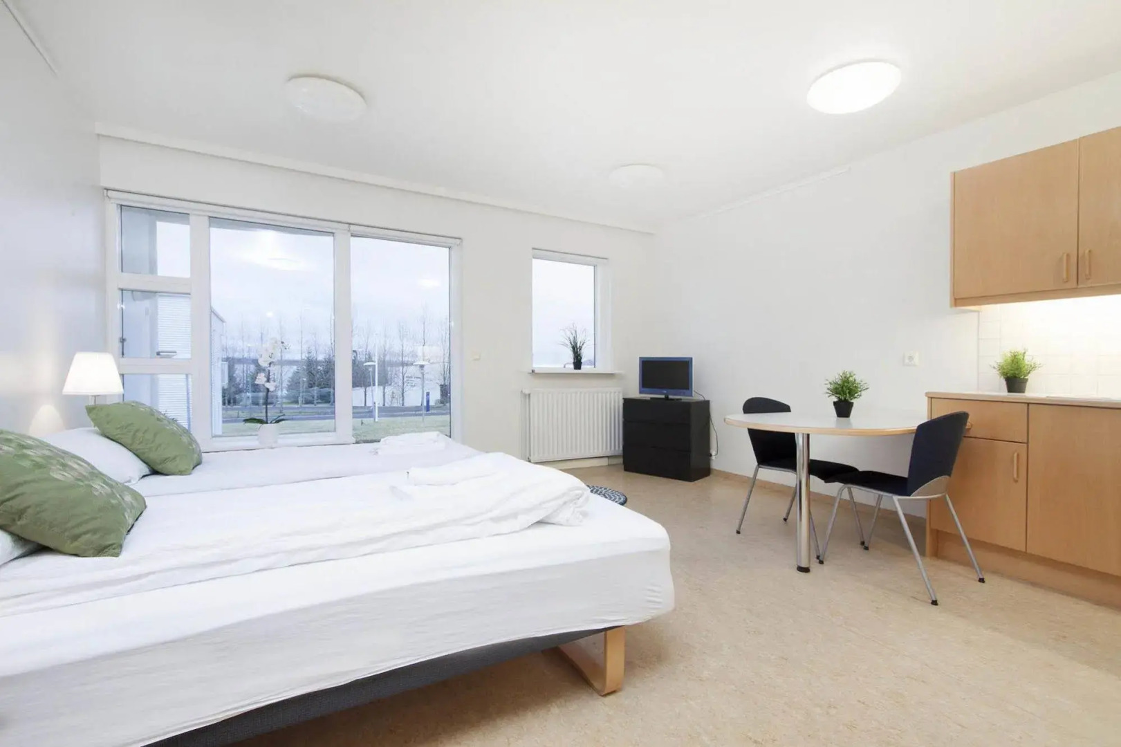 Golden Circle Apartments