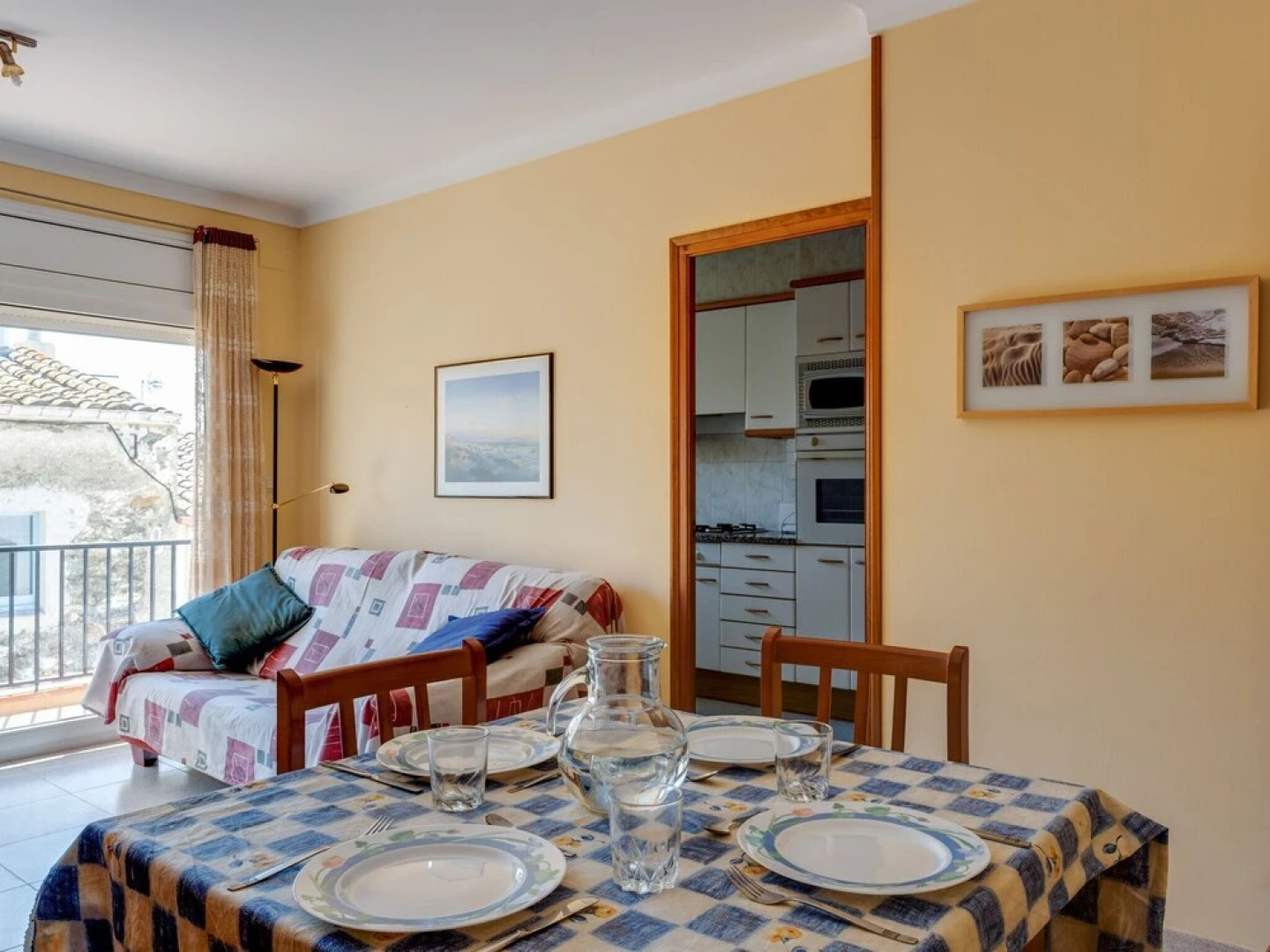 Splendid Mansion in Palau-Saverdera near Sea