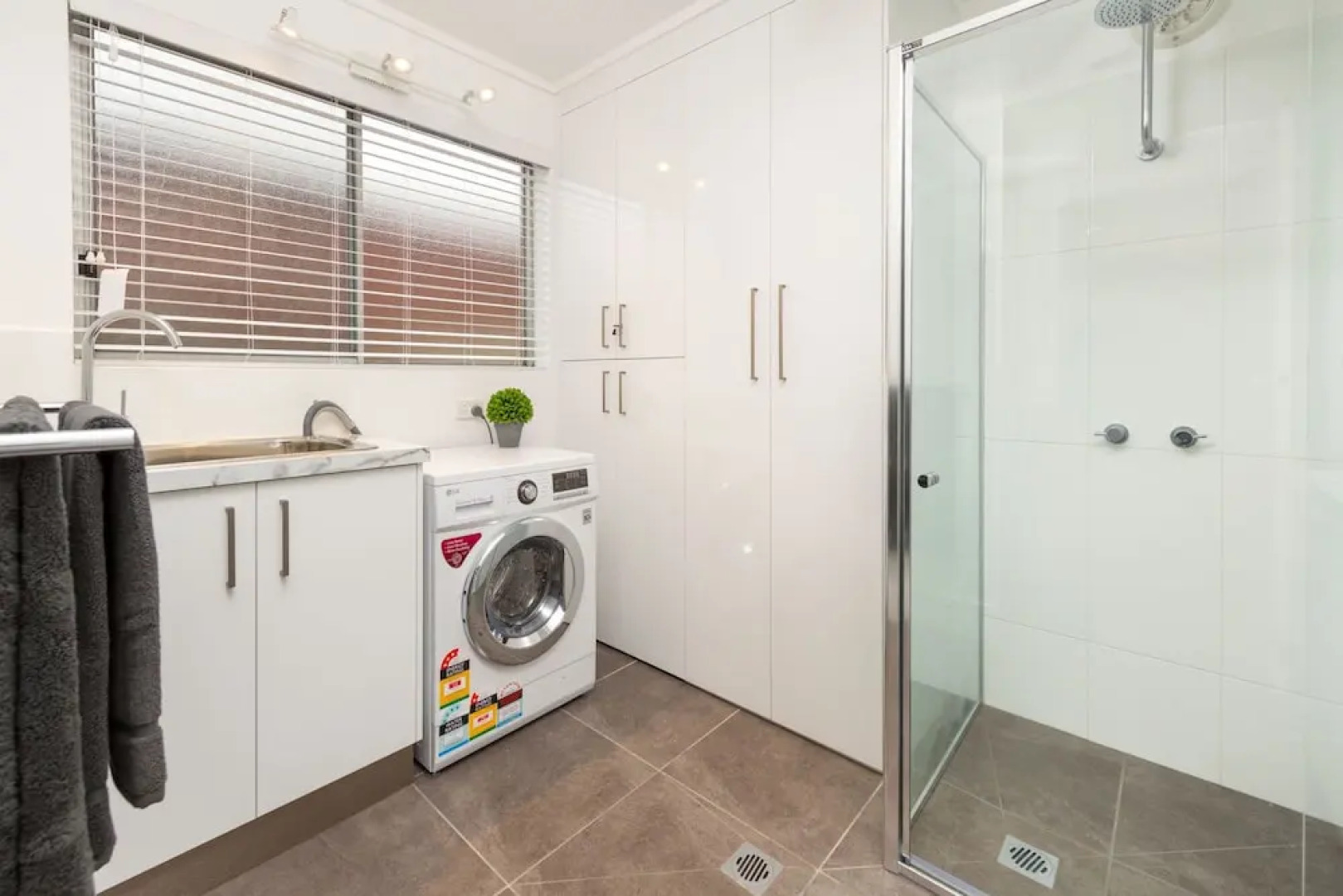 The Manhattan - Central & Sophisticated