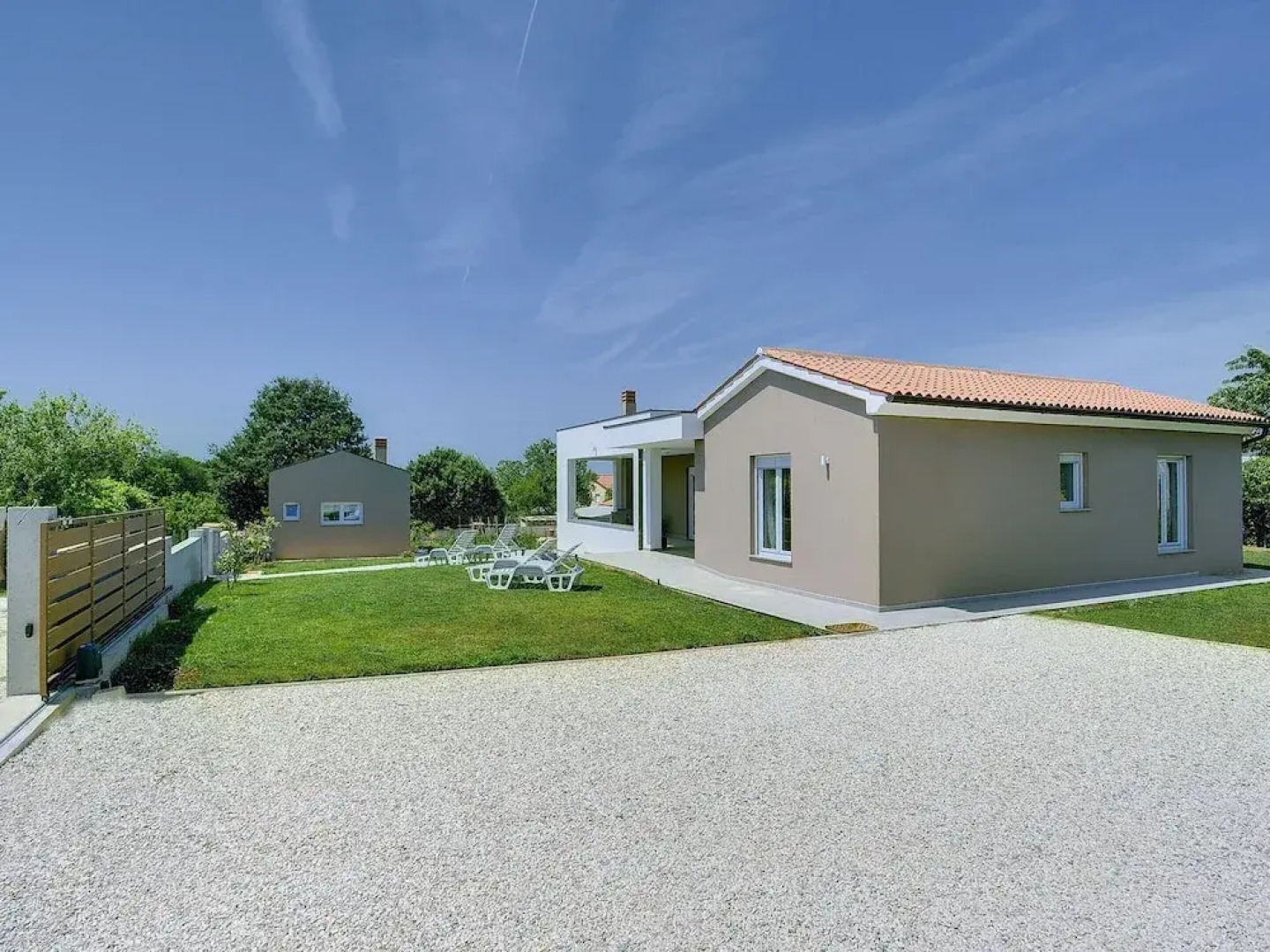 Modern Villa in Pula With Garden