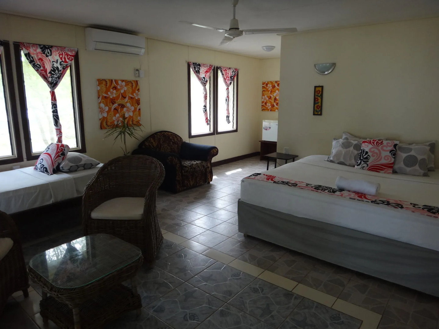 Va-i-moana Seaside Lodge