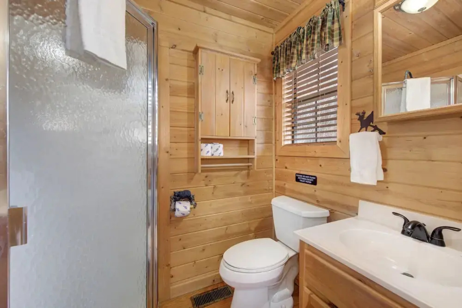 Woodland Wonder w/ Hot Tub and Pool Table!