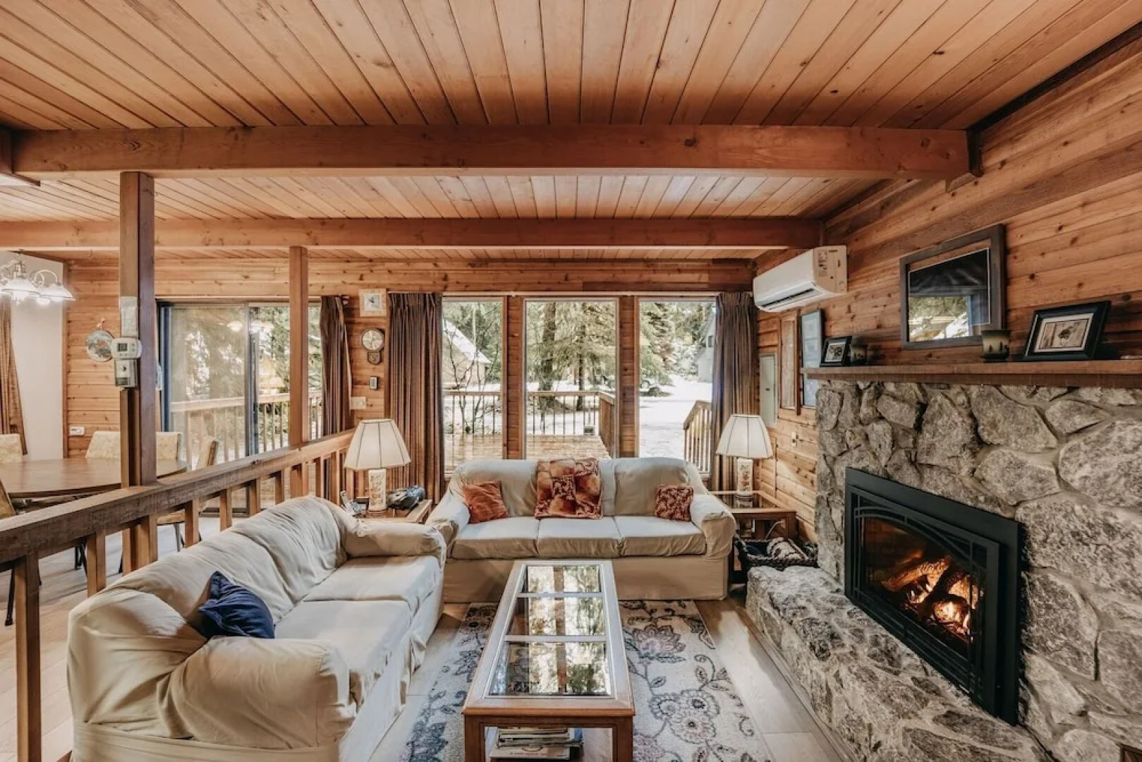 35sl - Air Conditioning - Pets Ok - Fireplace - Sleeps 6 3 Bedroom Home by RedAwning