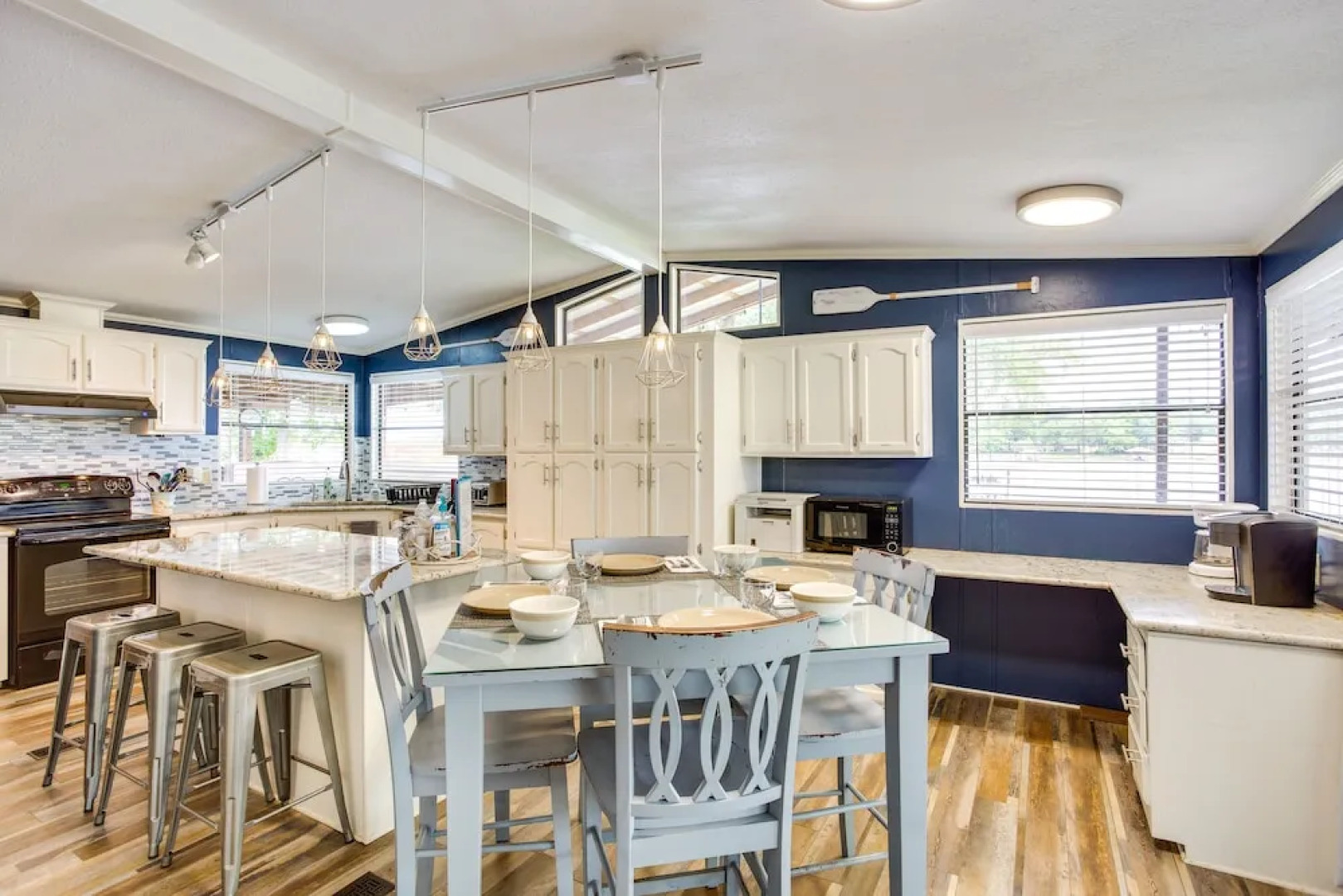 Hot Tub & Dock: Lakefront Mabank Home