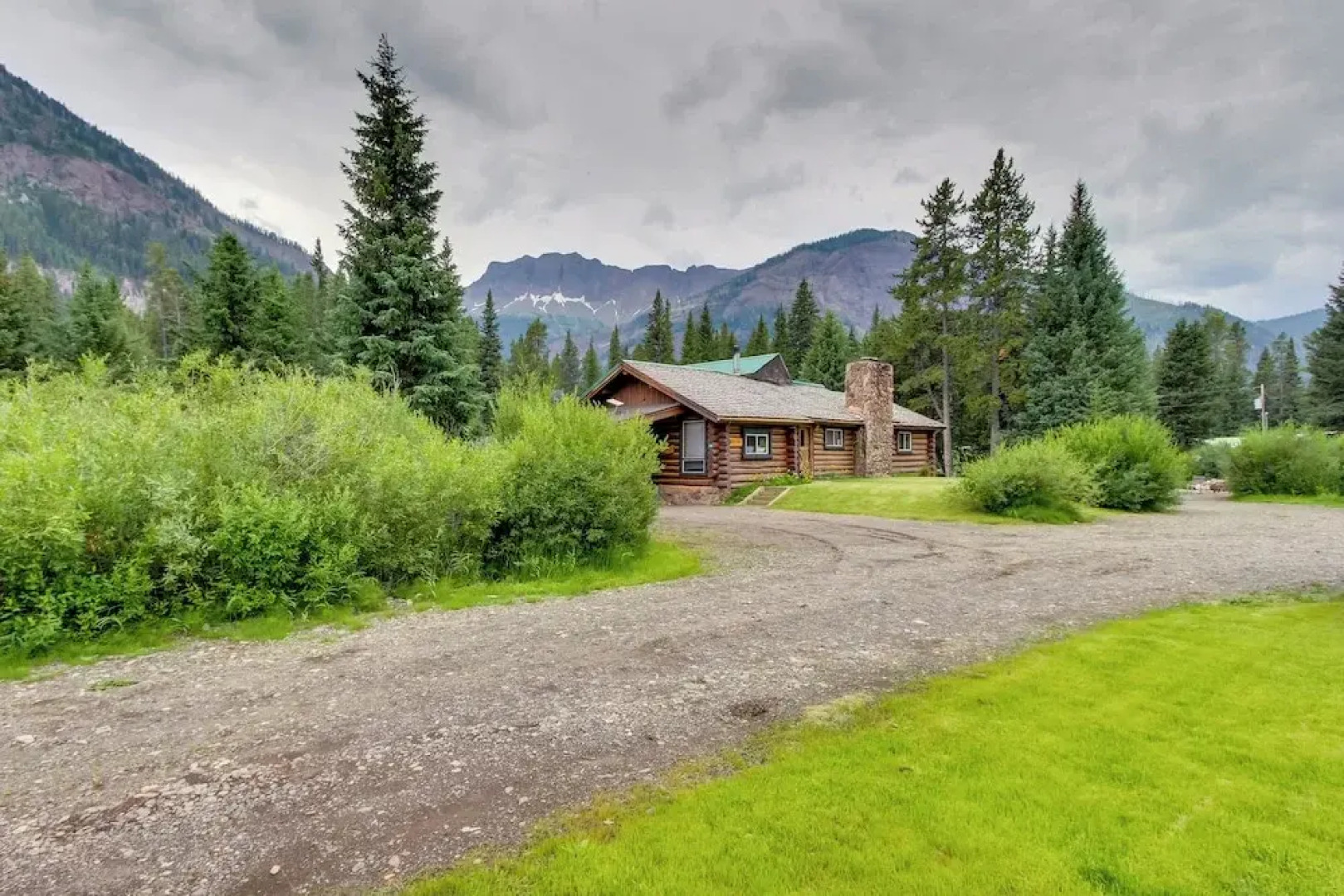 Scenic Montana Cabin Rental ~ 1 Mi to Yellowstone!