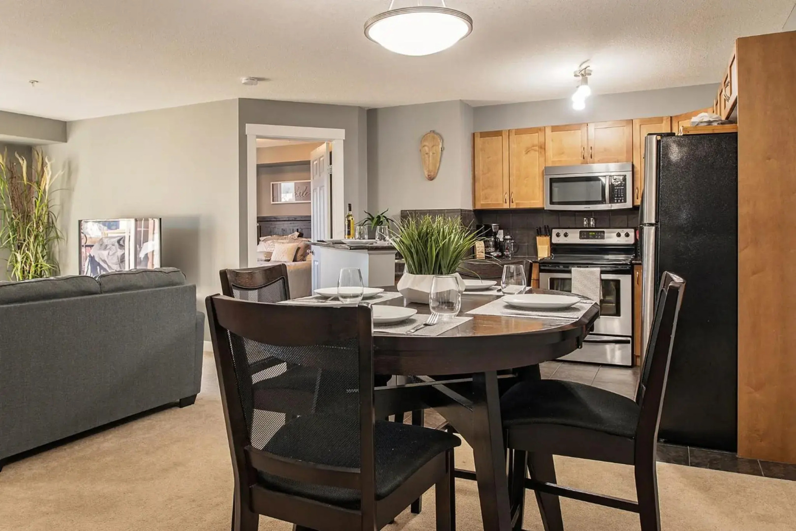 Modern Cozy 2 Bed 2 Bath with Lake and Mountain Views Pool and Hot Tub