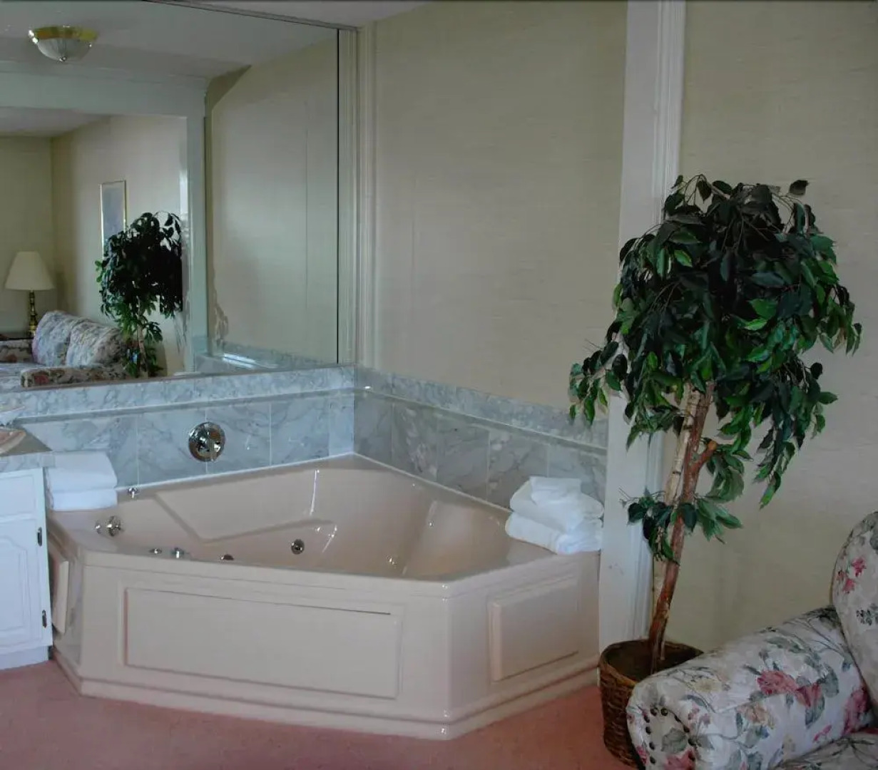 Lockport Inn & Suites