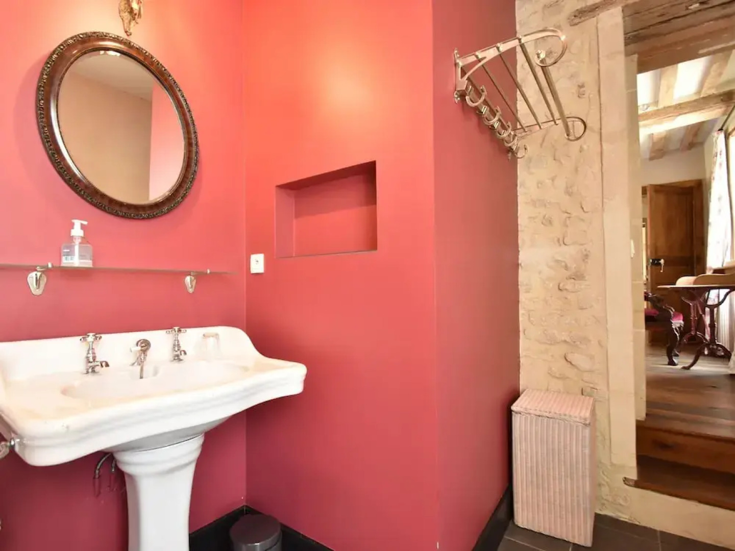 Luxurious Mansion in Castle Grounds in Lantheuil