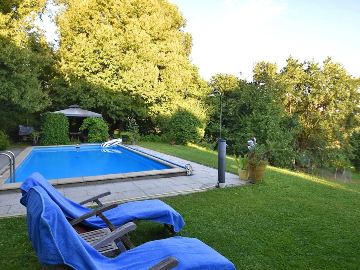 Tranquil Garden Apartment