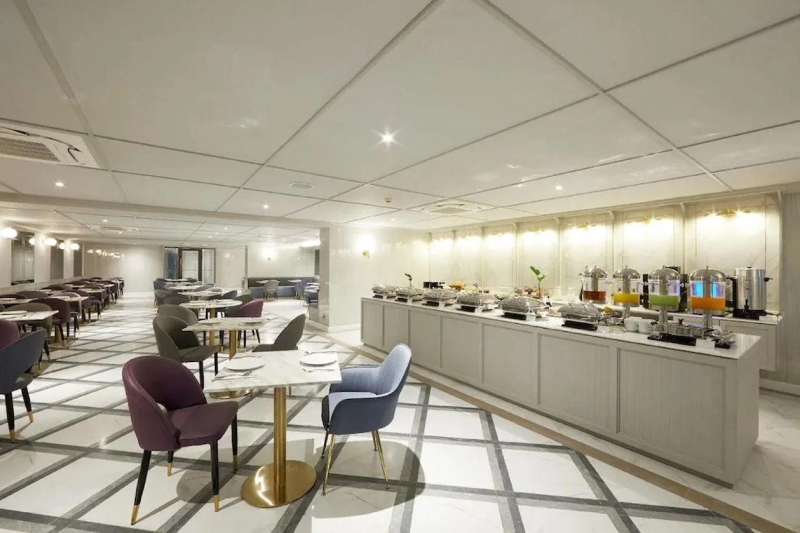 The Quarter Ploenchit by UHG