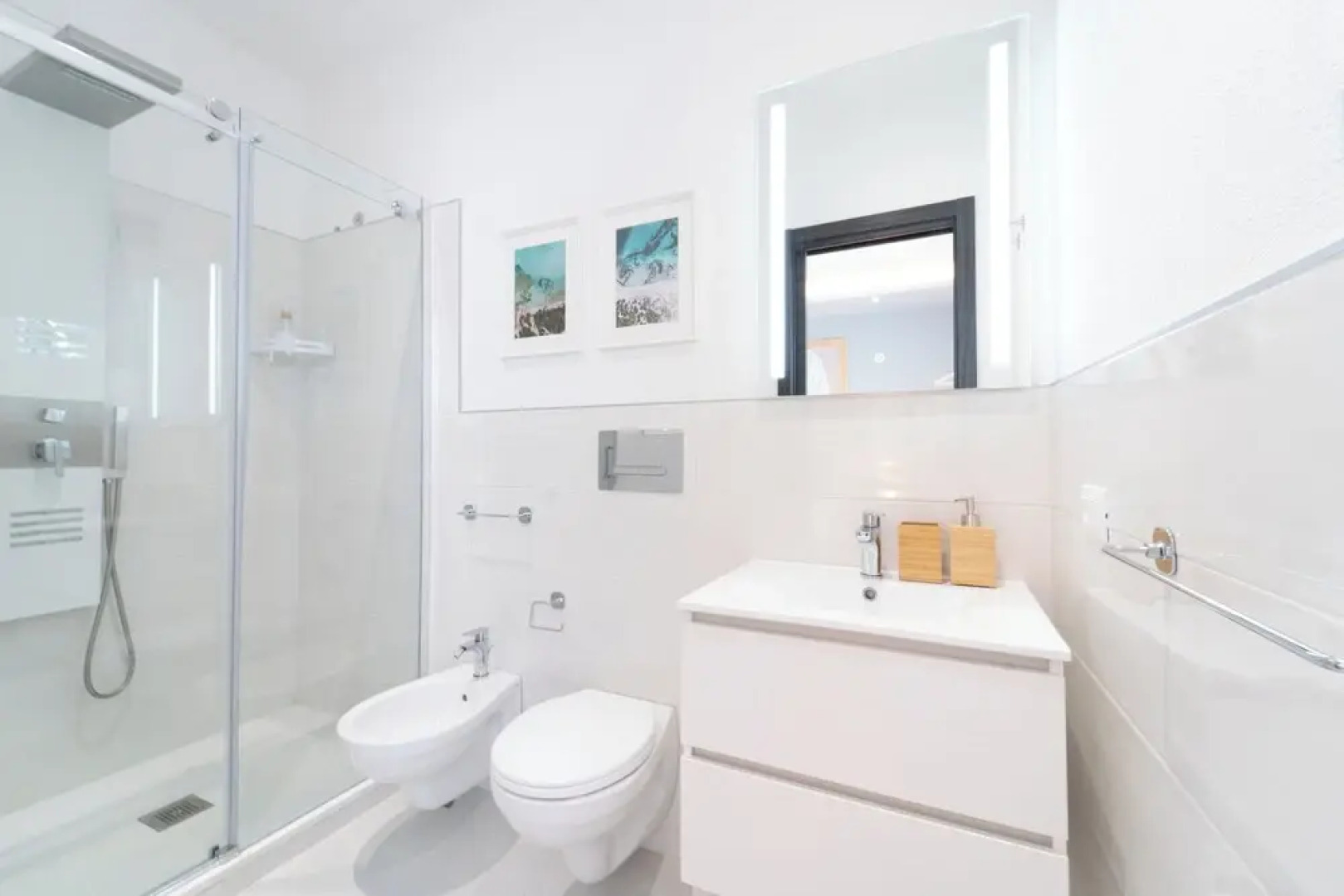 Velis - art & hospitality