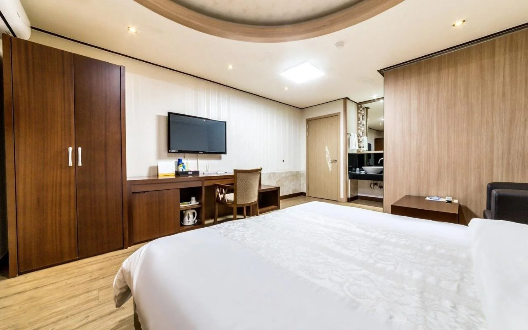 Brown Dot Hotel - Suwon City Hall
