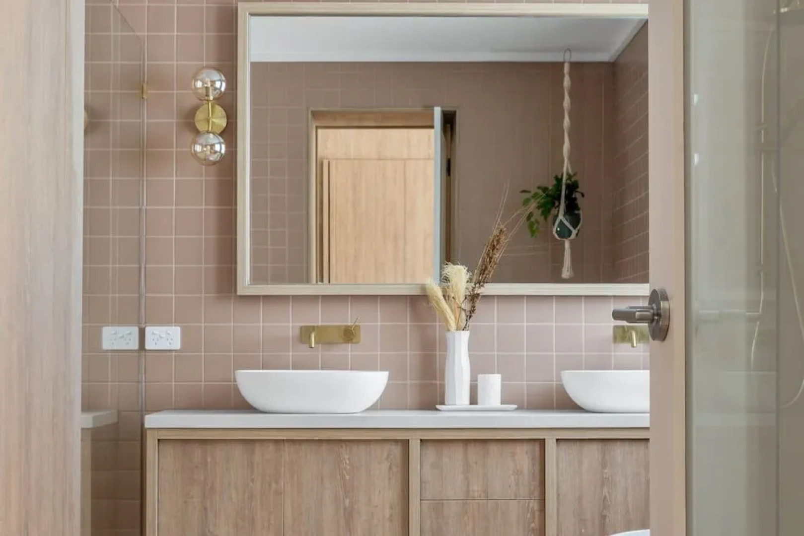 A PERFECT STAY - The Cedrics 1