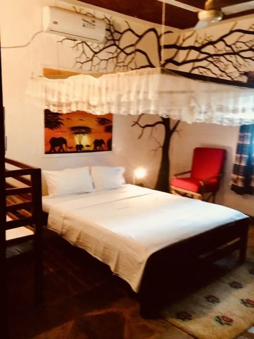 Villa Dora and Holly