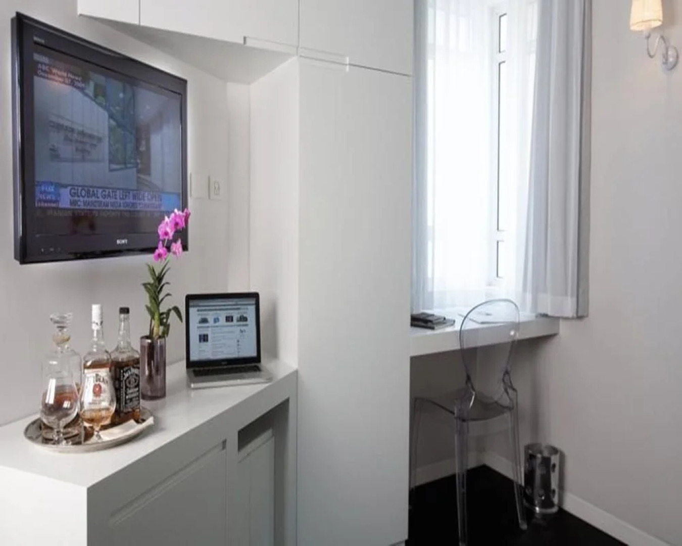 Gordon Hotel & Lounge