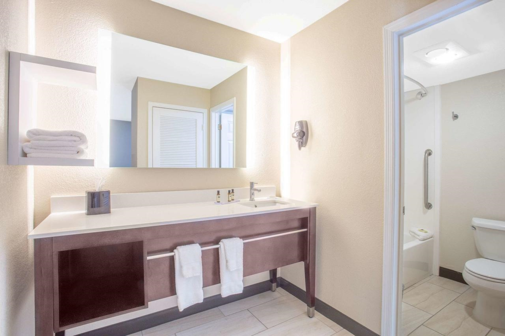 Hawthorn Suites by Wyndham Indianapolis North