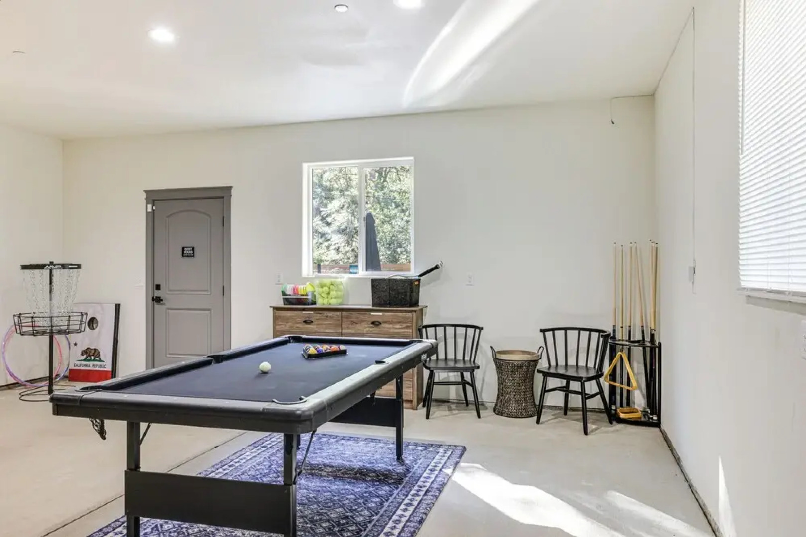 Game Room & Patio: Picturesque Home in Sonora