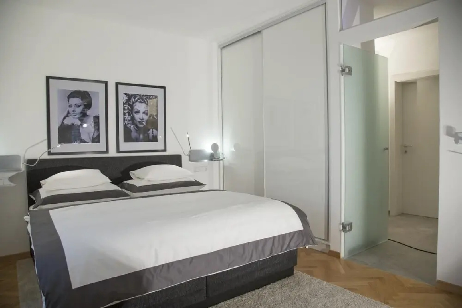 Deluxe Apartment in the Historic City Centre wit Private Parking air Conditioning and View