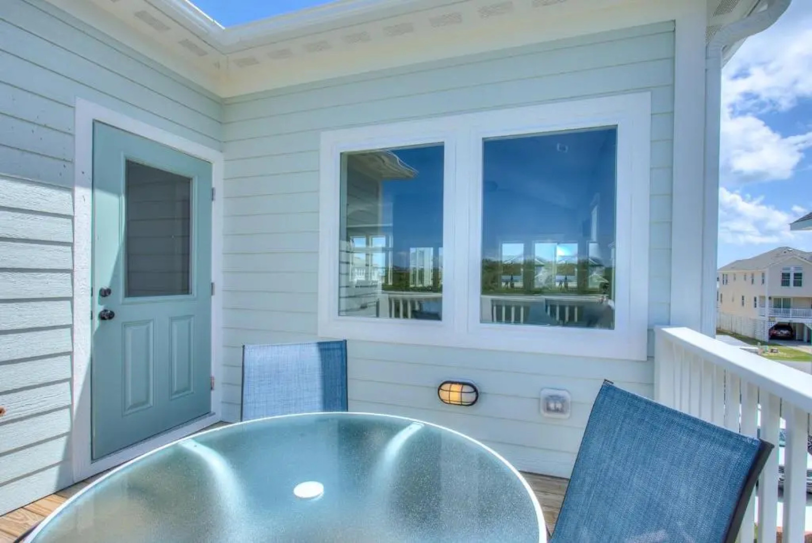 4056 - Tight Lines & Tan Lines