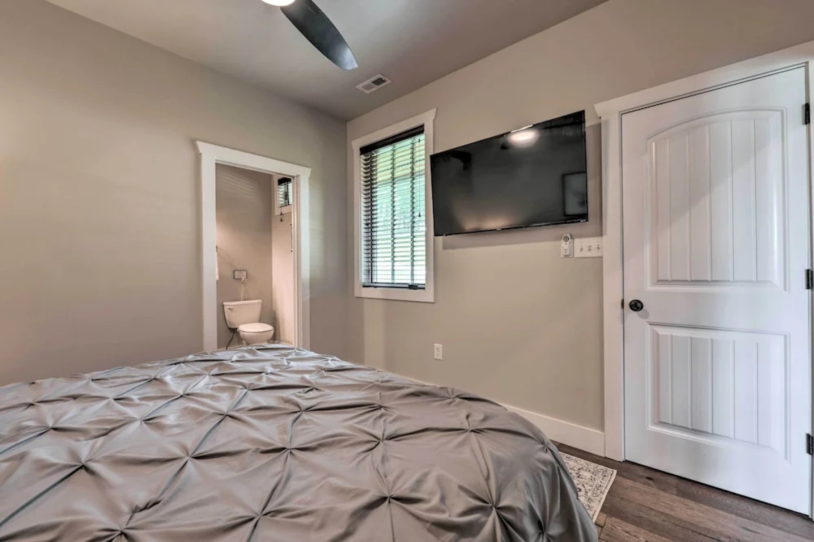 7 Mi to Ski Sapphire Valley: Cottage w/ Fire Pit