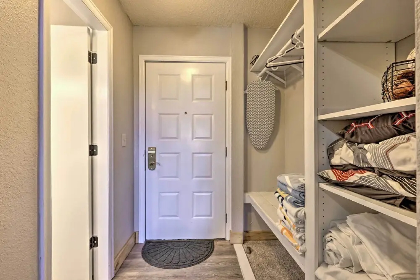 2 Mi to Skiing: Studio w/ Pool Access in Granby!