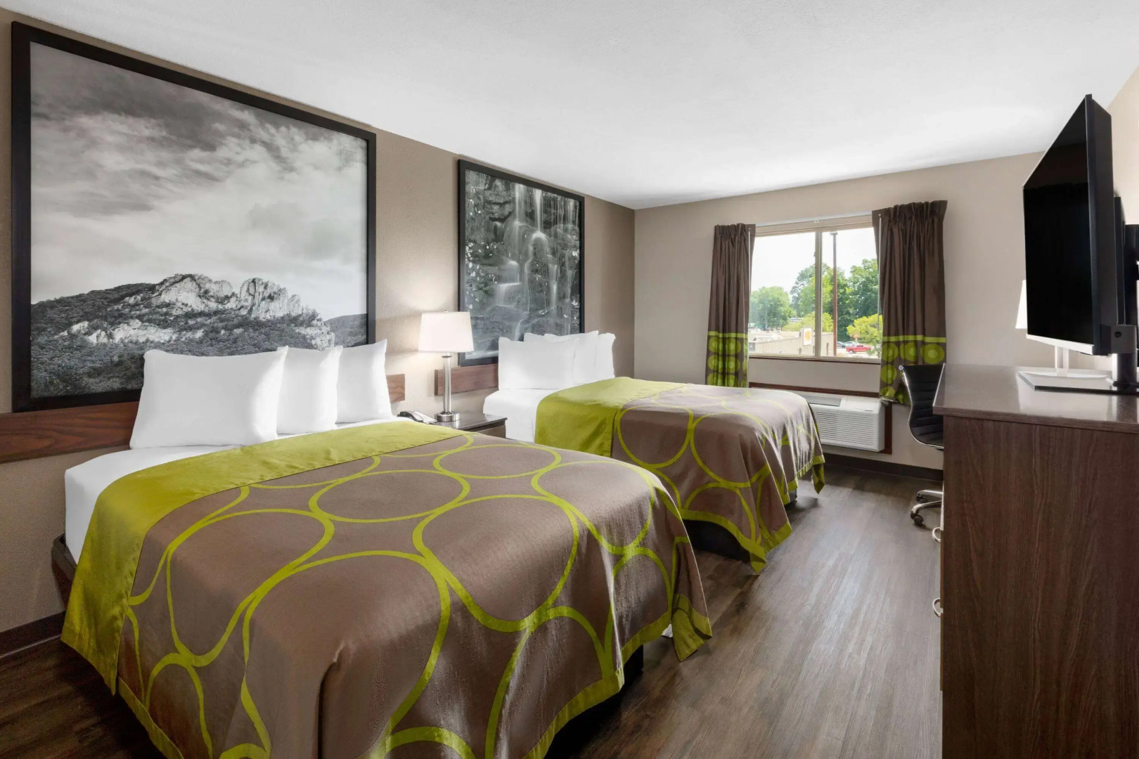 Super 8 by Wyndham Fairmont