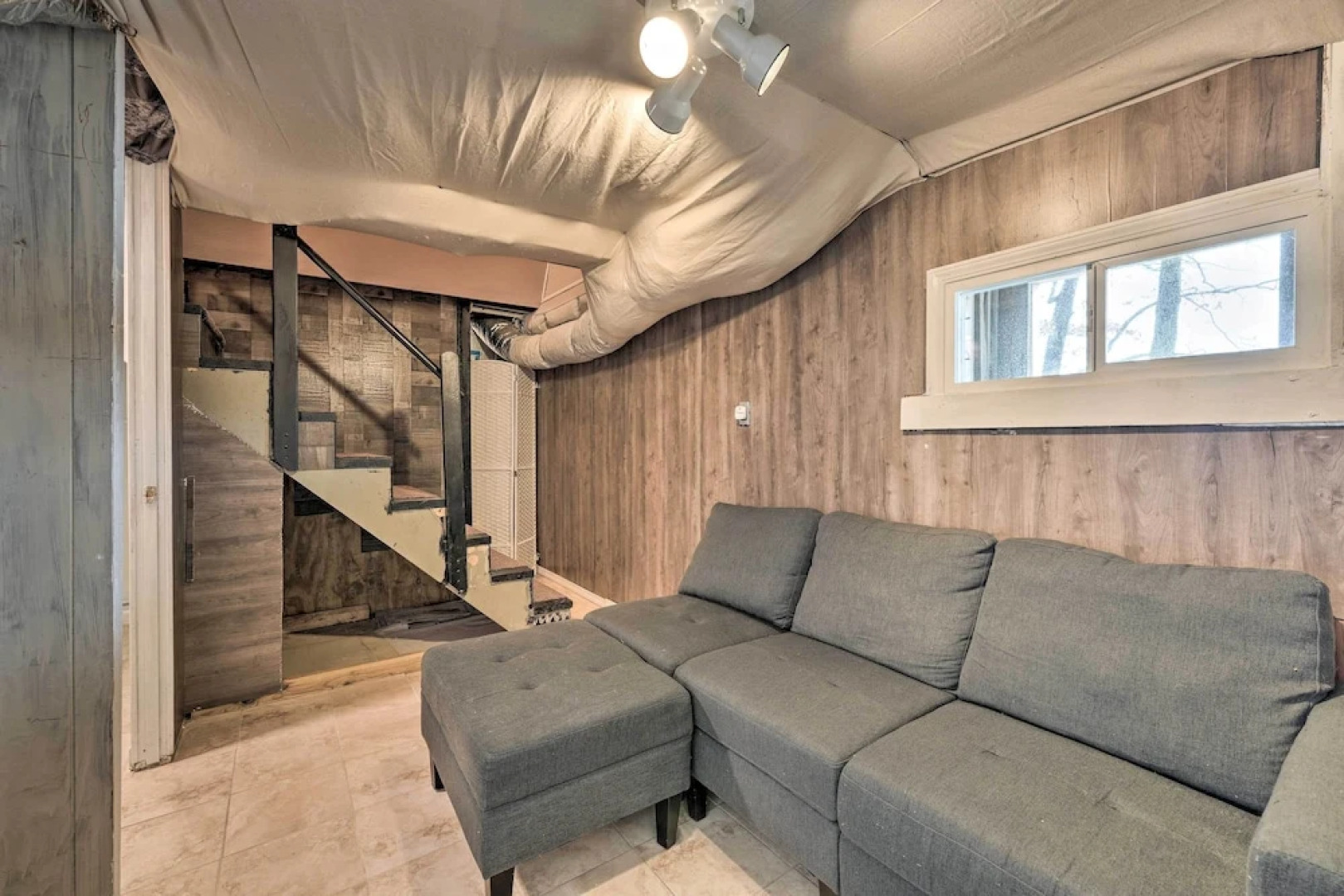 Lakefront Vacation Rental w/ Deck & 2 Docks!