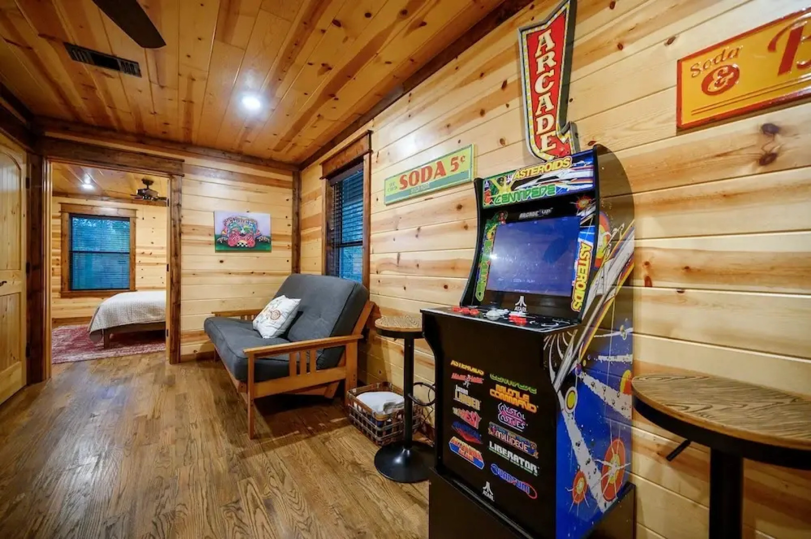 Sugar Daddy Cabin for 13!