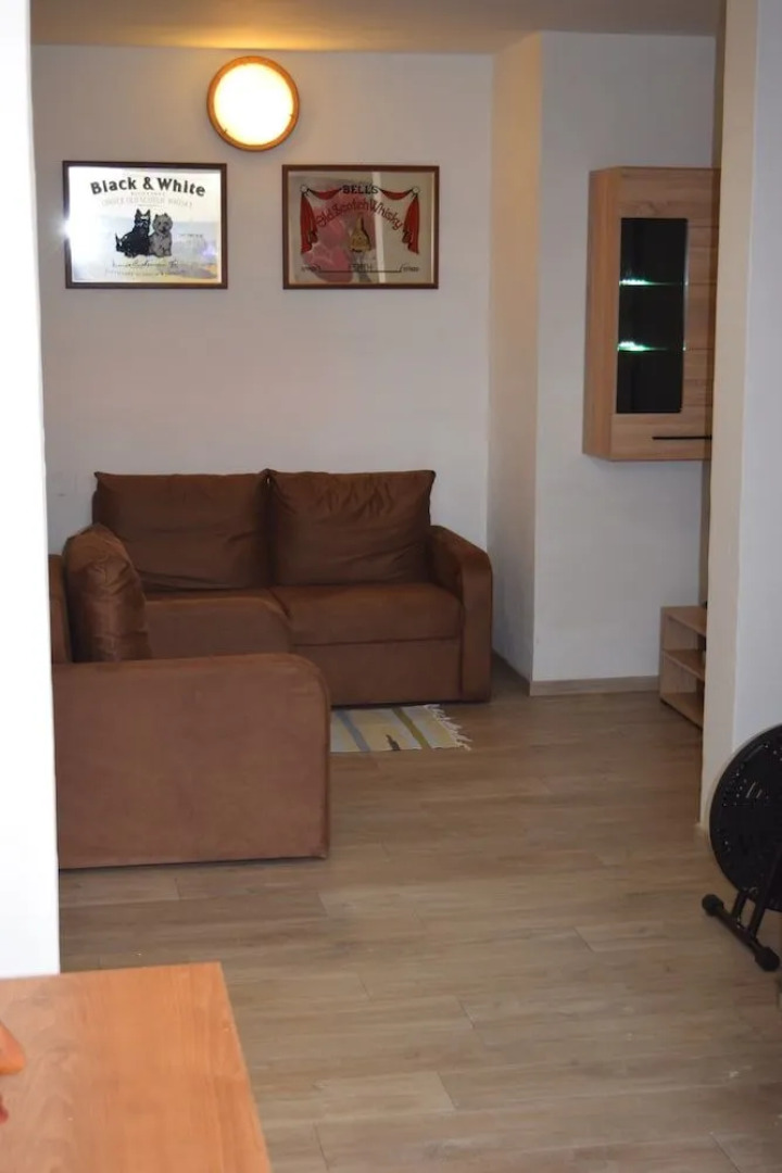 Central villa apartment pool & parking