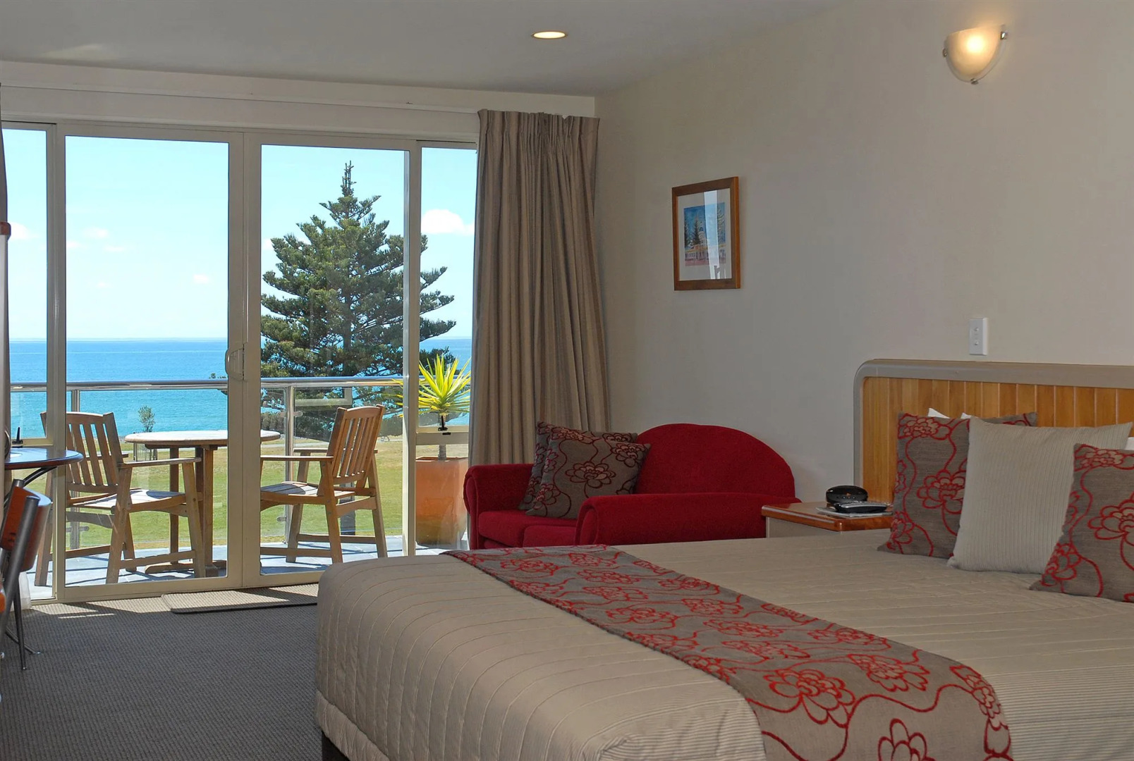 Pebble Beach Motor Inn