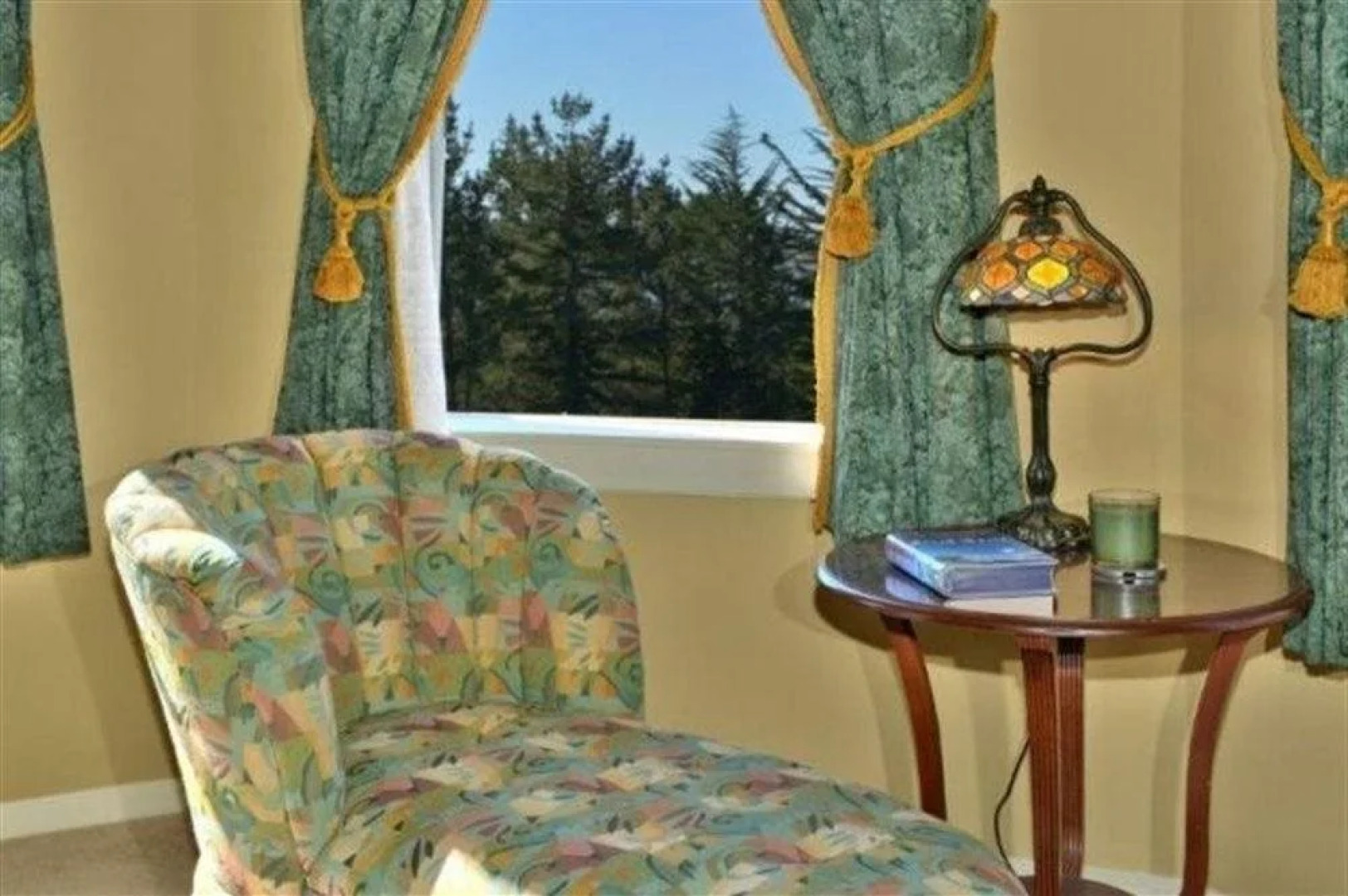 Bay Hill Mansion Bed & Breakfast