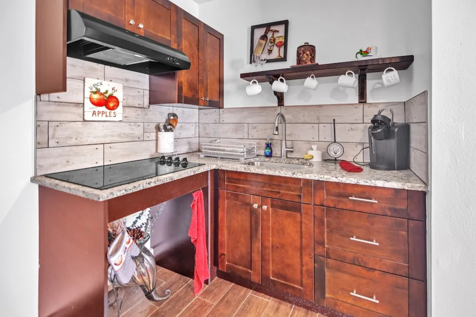 Tampa Tranquility - Chic Retreat 1 Bedroom Condo by Redawning