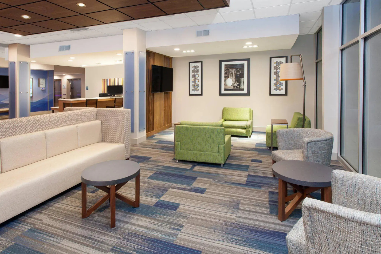 Holiday Inn Express and Suites Detroit/Sterling Heights by IHG