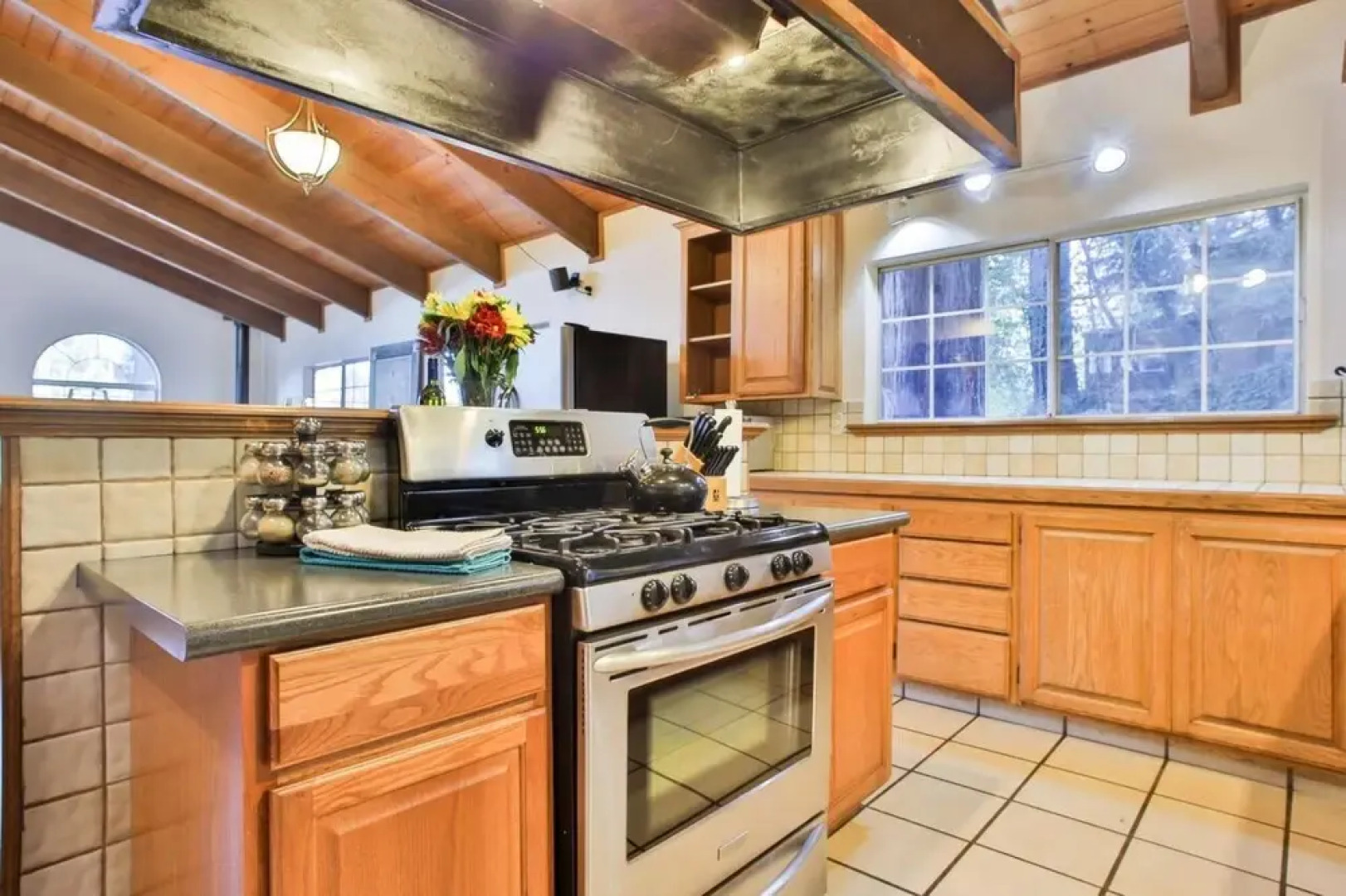 Moon River Redwoods Hot Tub BBQ Game Room Close to River