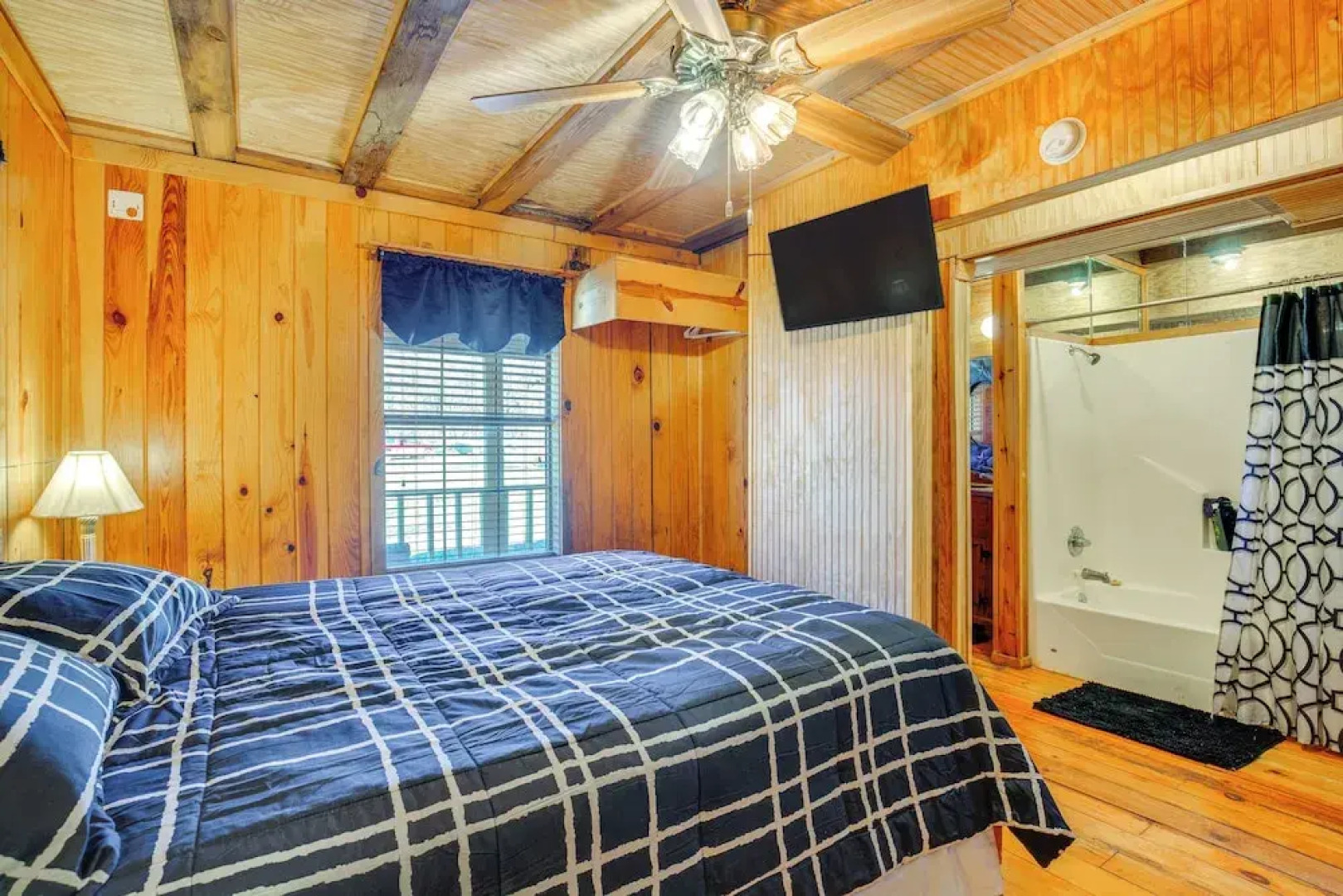 Private Lake On-site: Secluded Retreat in Grant!