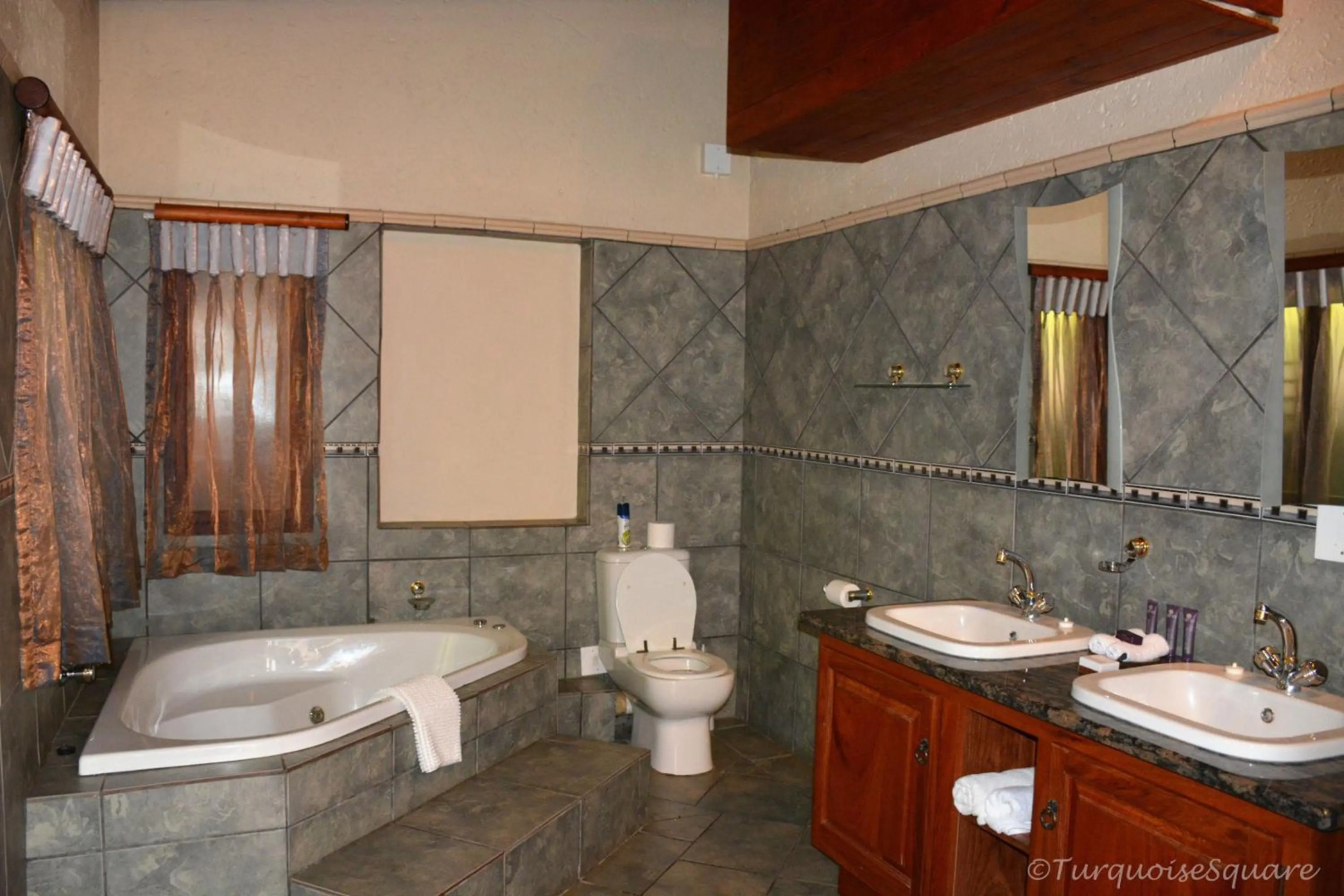 La Montagne Guest Lodge