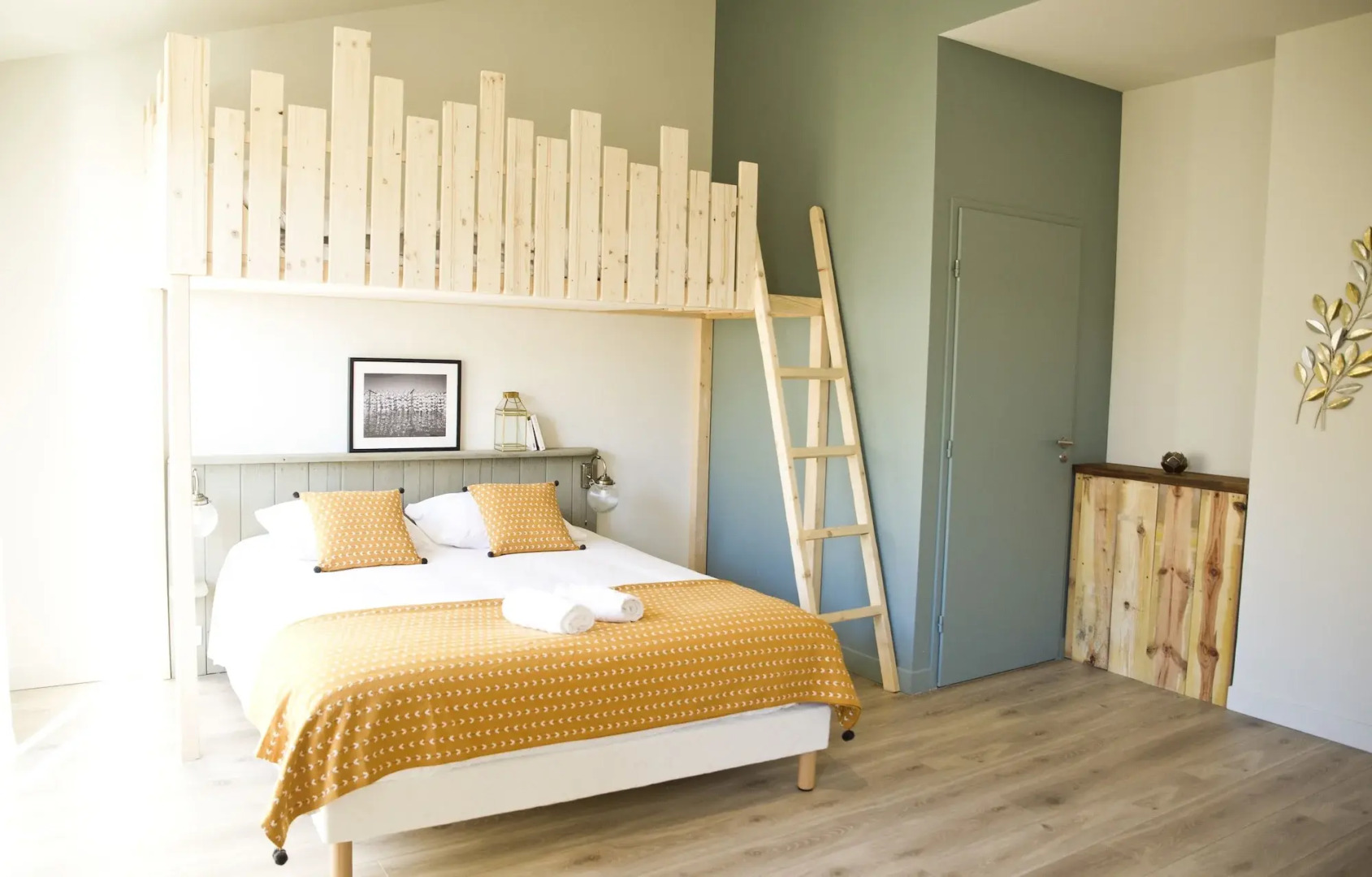 Georges Hostel & Café