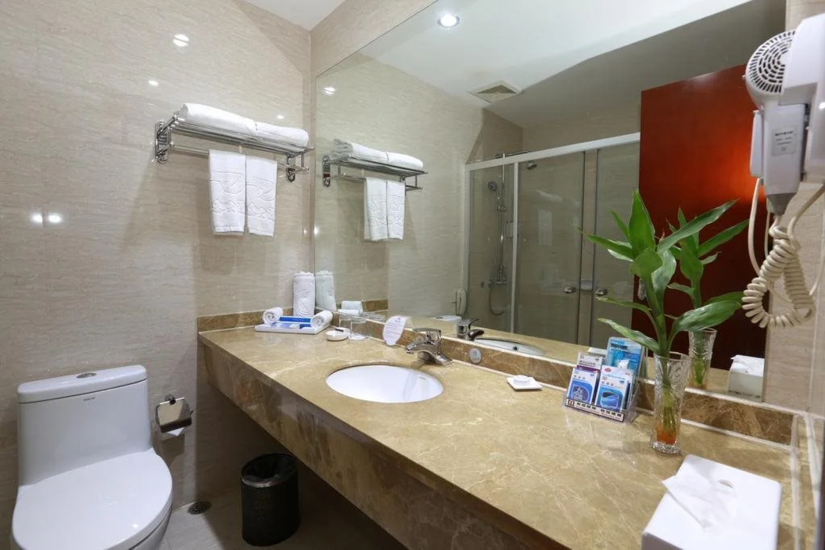 Qinzhou Jingtai Grand Hotel