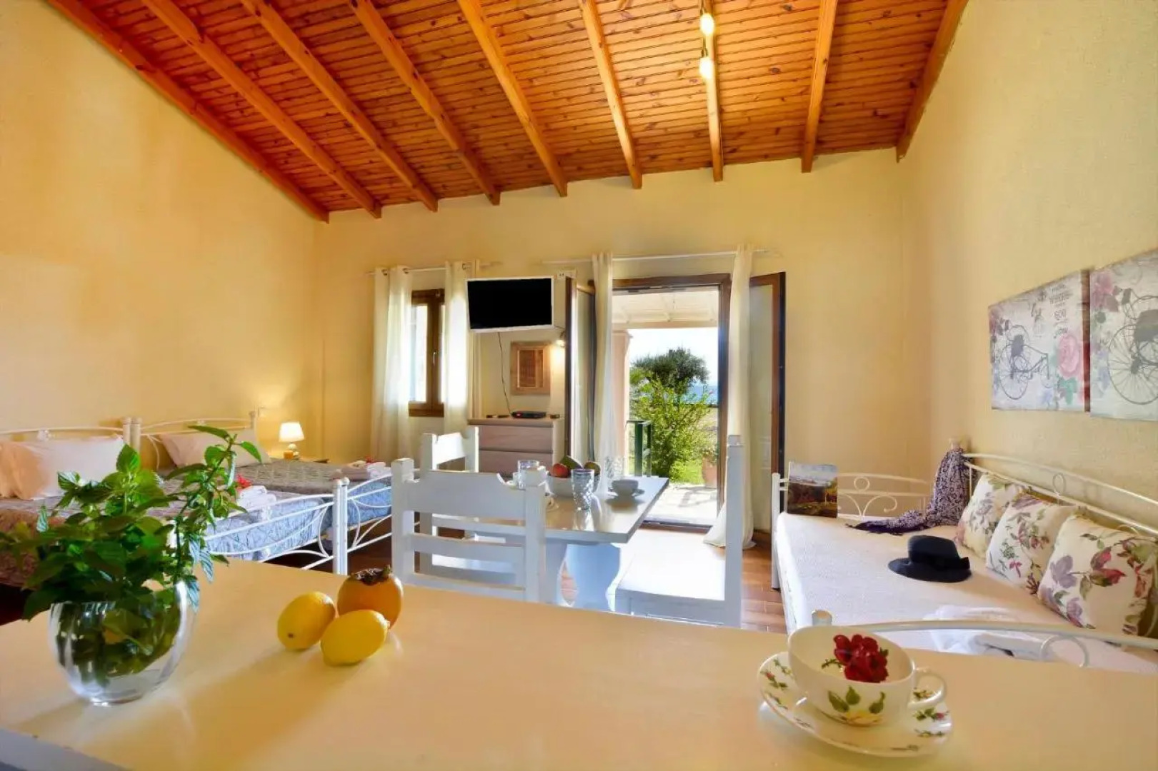 Renata Rooms & Studios