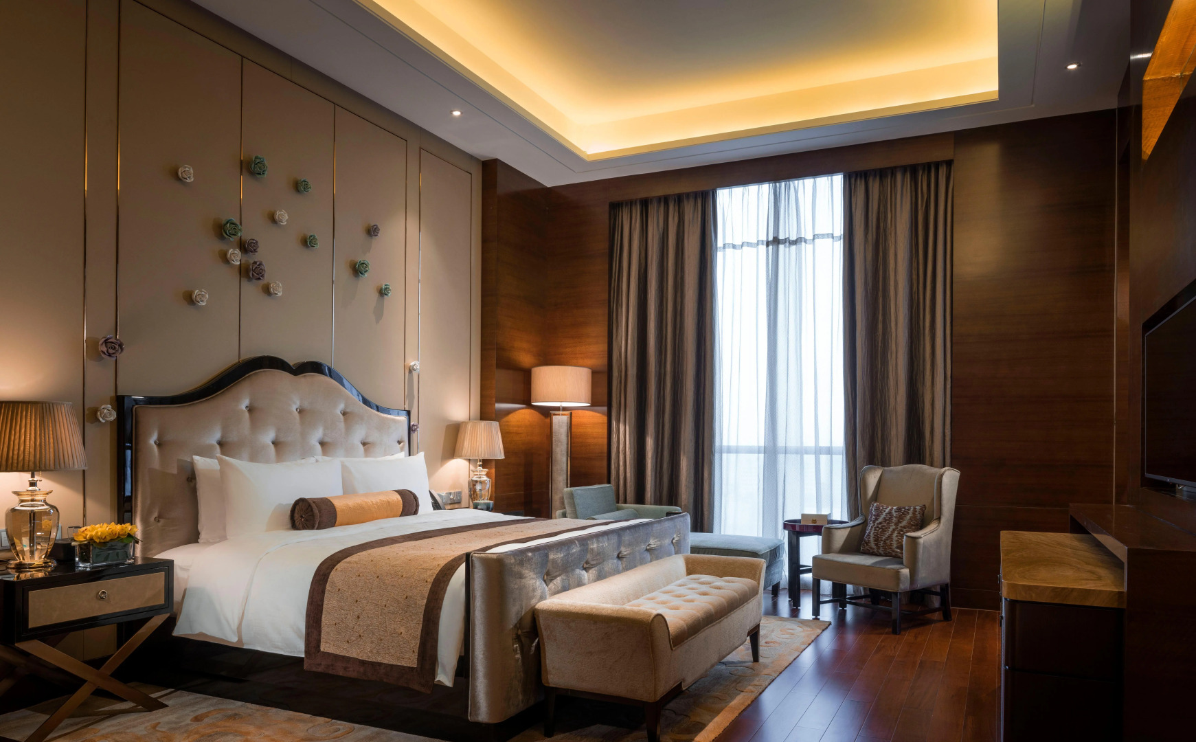 HUALUXE Hotels & Resorts Yangjiang City Center by IHG
