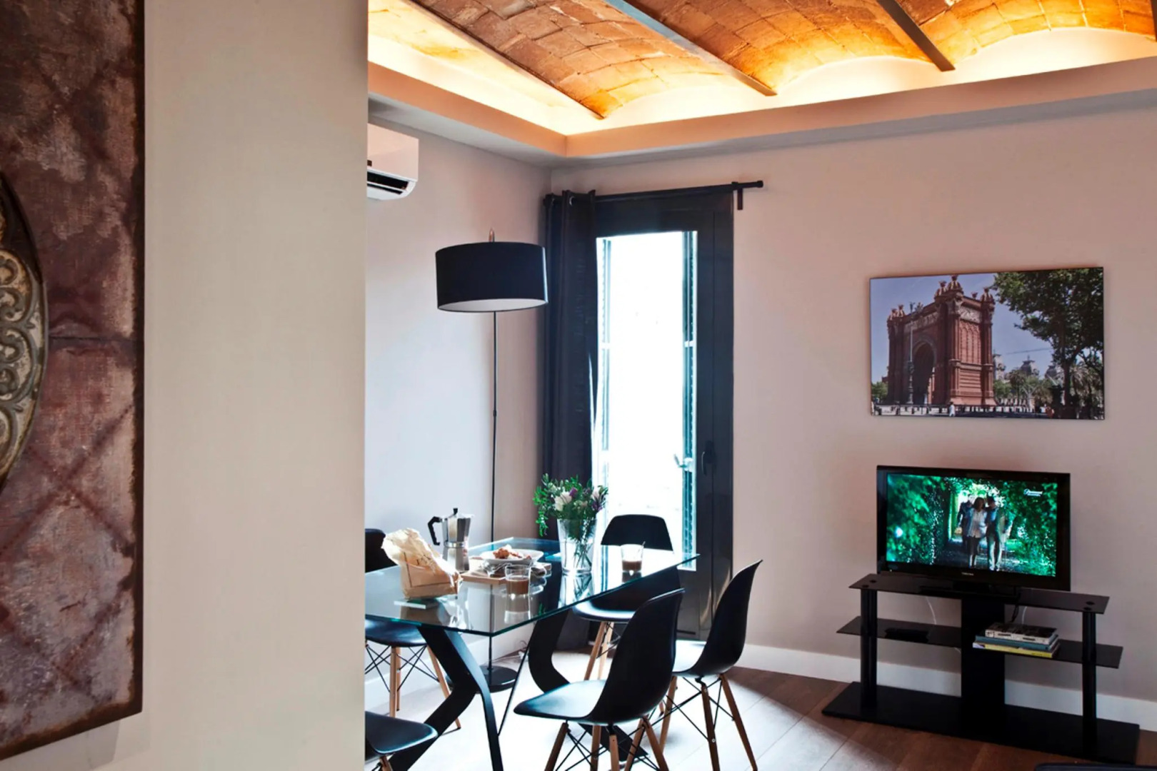 AinB Eixample-Miro Apartments