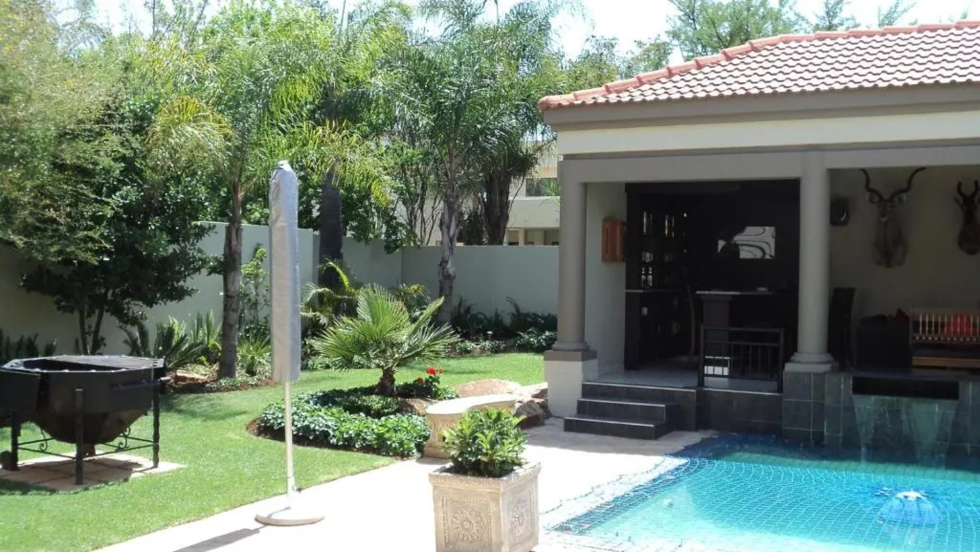 Casa Flora Guesthouse