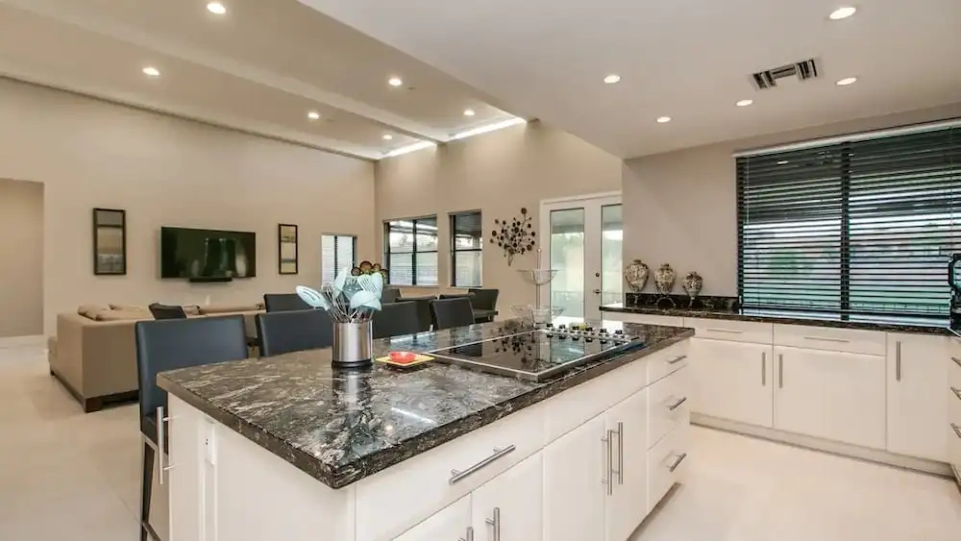 Luxe 4 Bdrm W/pool and Spa on Golf Course Lot!