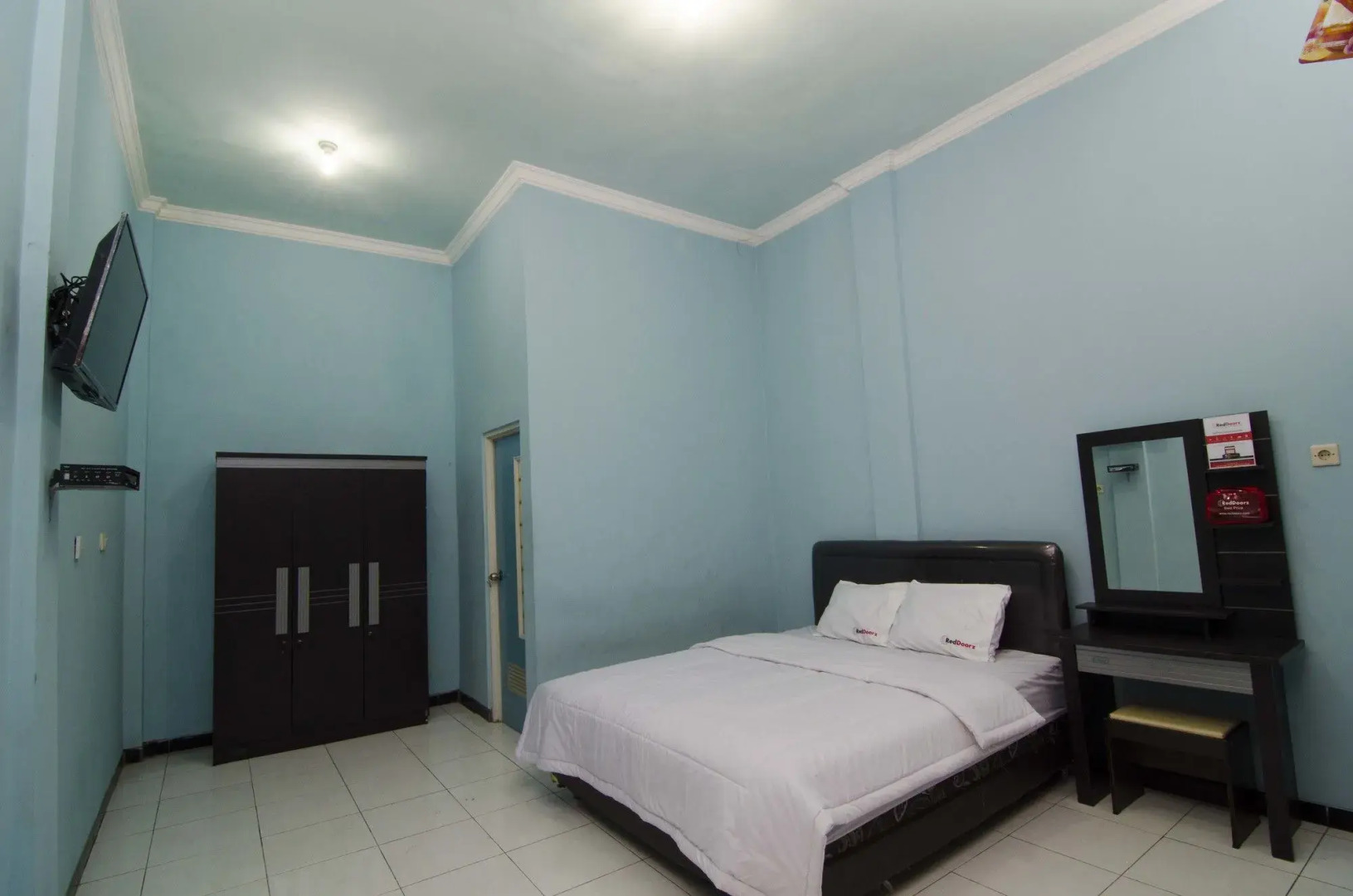 RedDoorz Near Ciputra World 2