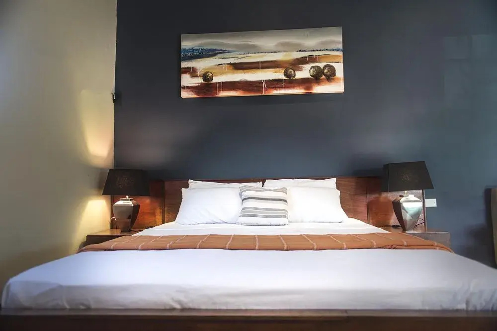 White Beach Apartments Palm Beach