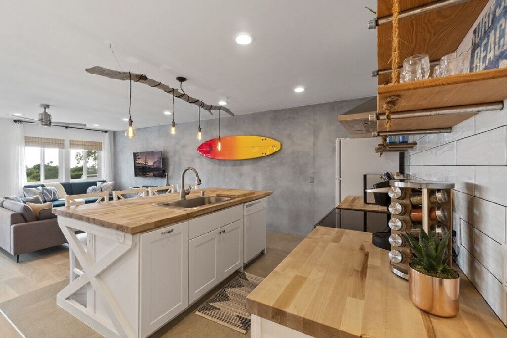 2BR Apartment with distant Ocean View