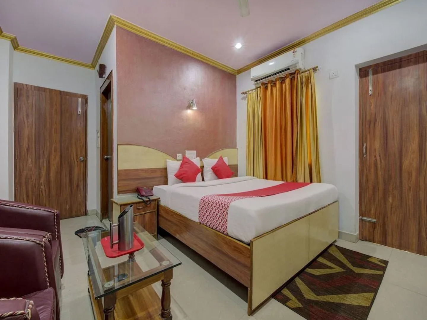 OYO 4275 Hotel Sunraj Residency