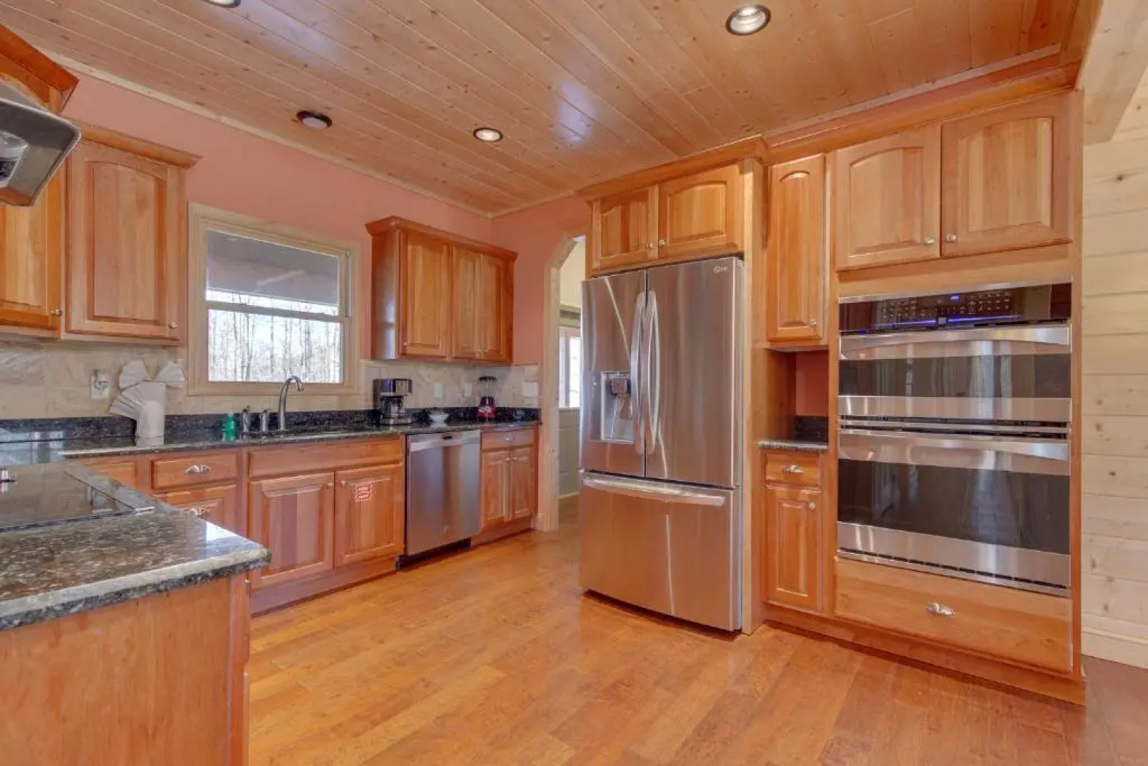 Orchard Hideaway, 3 Bedrooms, Fireplace, WiFi, Gas Grill, Sleeps 6