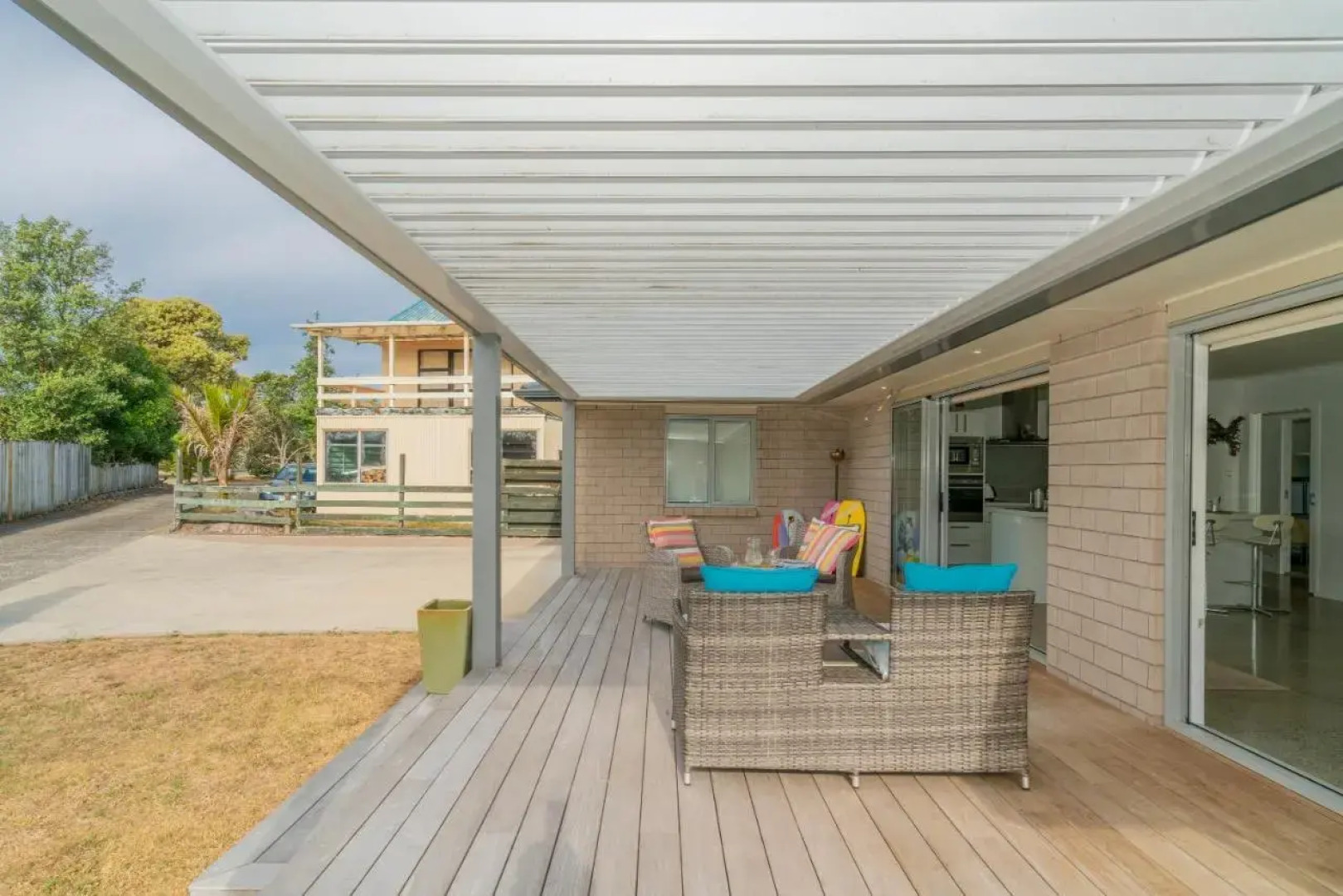 Rose's Beach Pad - Matarangi Holiday Home